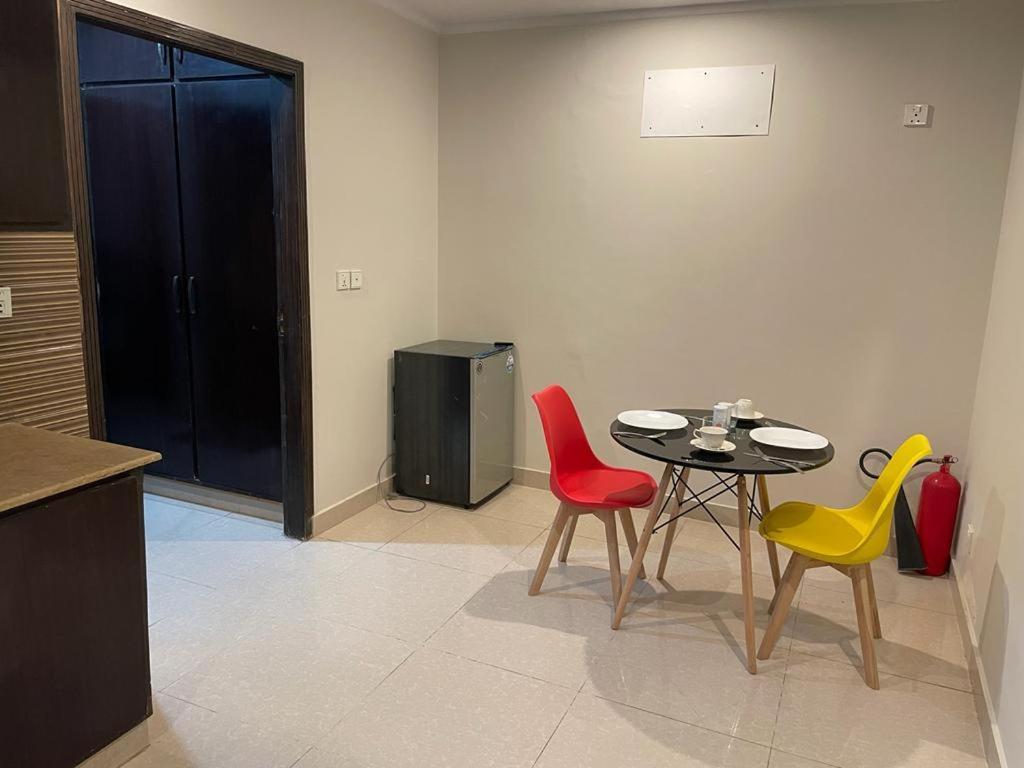 Marine Tower Apartment ราวัลปินดี ภายนอก รูปภาพ