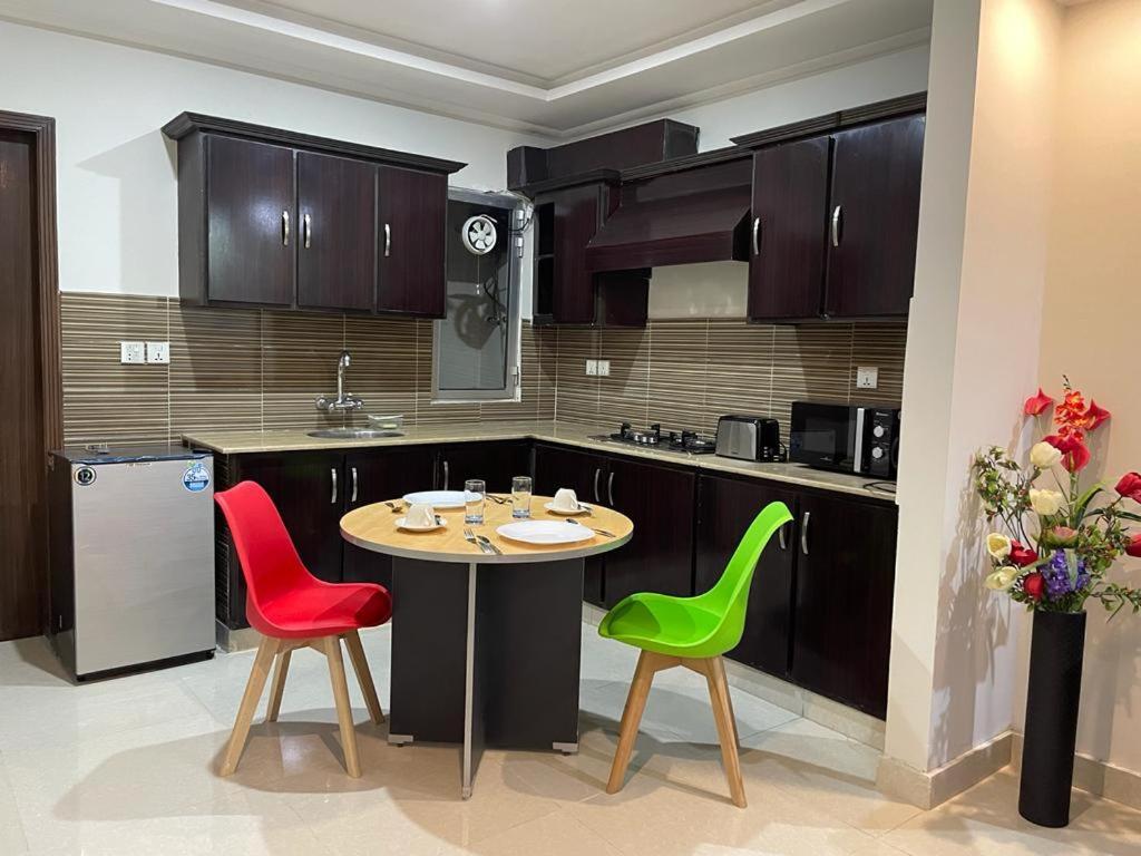 Marine Tower Apartment ราวัลปินดี ภายนอก รูปภาพ