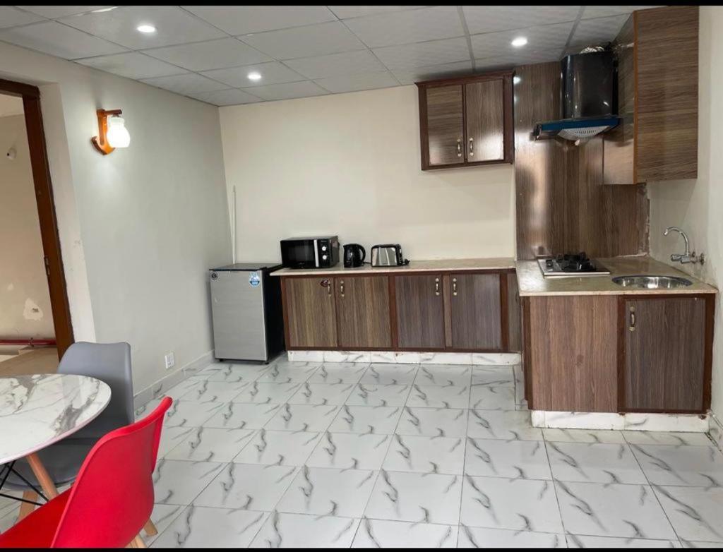Marine Tower Apartment ราวัลปินดี ภายนอก รูปภาพ