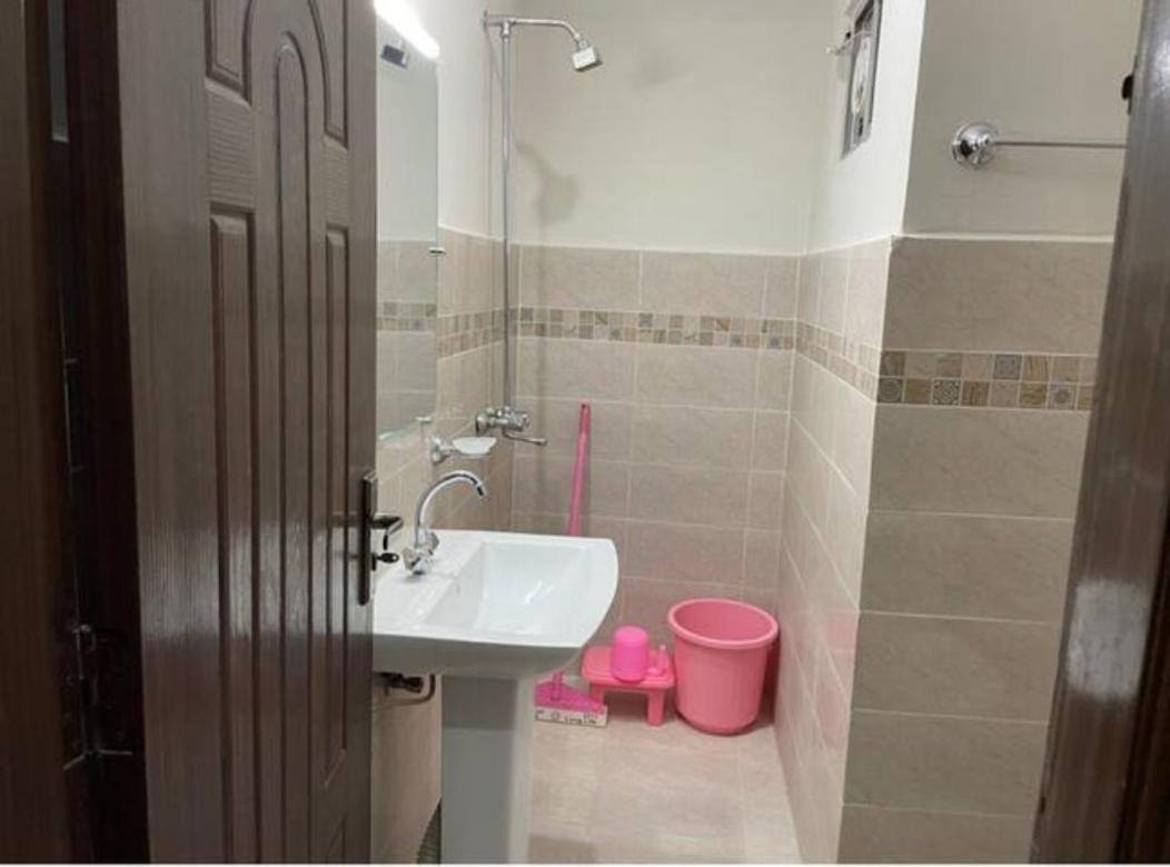 Marine Tower Apartment ราวัลปินดี ภายนอก รูปภาพ